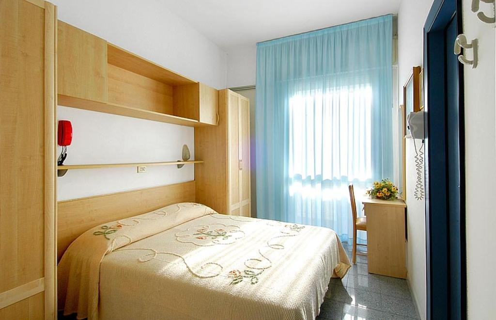 Hotel Gardenia بيلاريا-إيجيا مارينا الغرفة الصورة